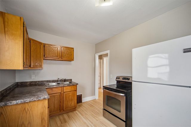 2057 Maple Street, Des Moines, IA 50317