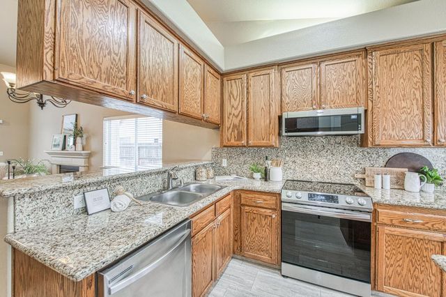 731 Hanson Avenue, Clovis, CA 93611