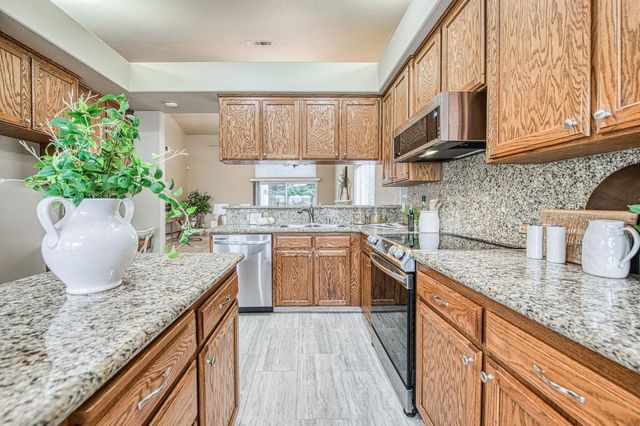 731 Hanson Avenue, Clovis, CA 93611