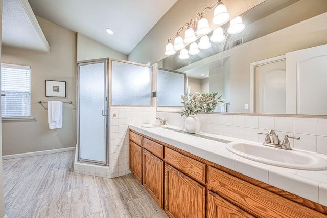 731 Hanson Avenue, Clovis, CA 93611