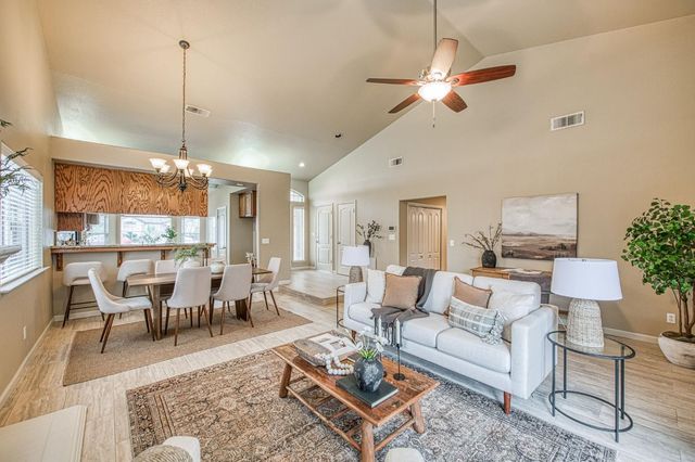 731 Hanson Avenue, Clovis, CA 93611