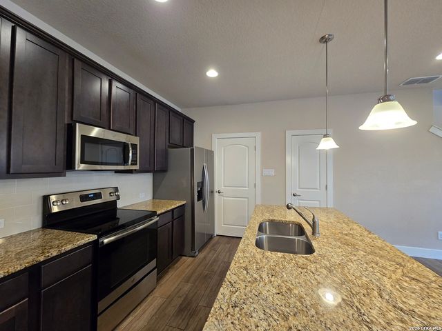 750 MILESTONE PARK, New Braunfels, TX 78130