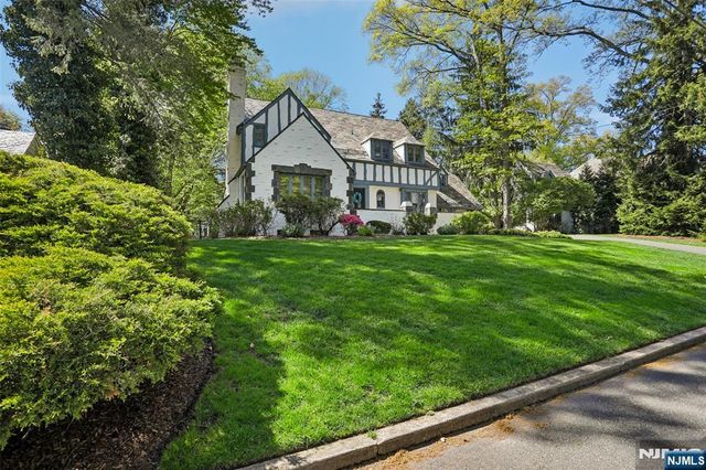 45 Wyncote Road, Ho-ho-kus, NJ 07423