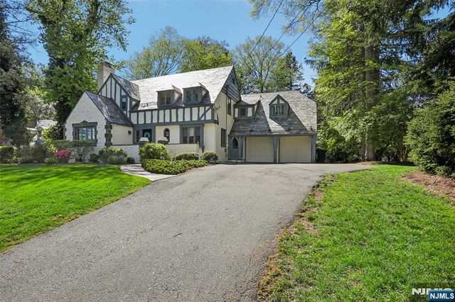 45 Wyncote Road, Ho-ho-kus, NJ 07423