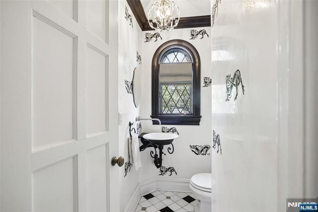 45 Wyncote Road, Ho-ho-kus, NJ 07423