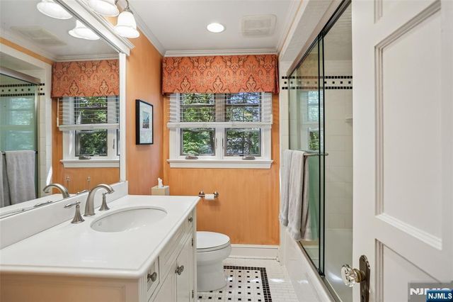45 Wyncote Road, Ho-ho-kus, NJ 07423