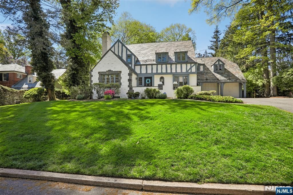 45 Wyncote Road, Ho-ho-kus, NJ 07423