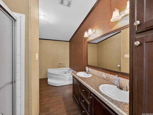 149 High Ridge Meadows Dr, Gonzales, TX 78629