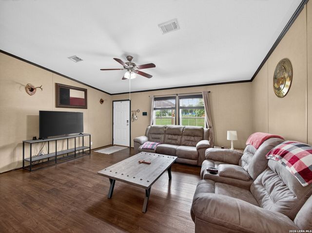 149 High Ridge Meadows Dr, Gonzales, TX 78629