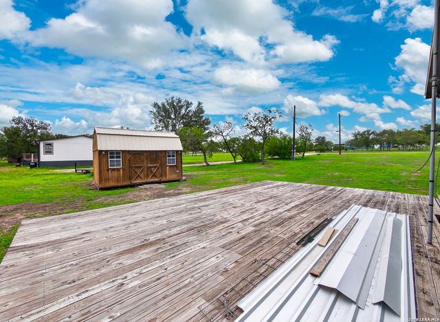 149 High Ridge Meadows Dr, Gonzales, TX 78629