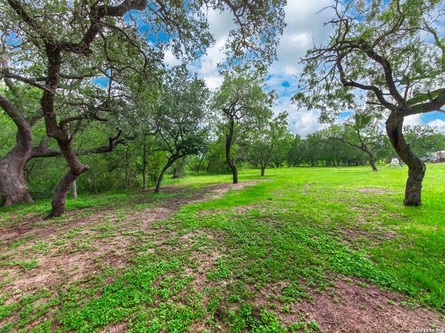 149 High Ridge Meadows Dr, Gonzales, TX 78629