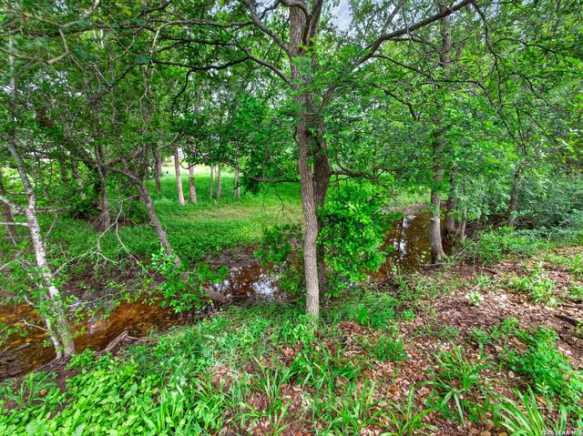 149 High Ridge Meadows Dr, Gonzales, TX 78629