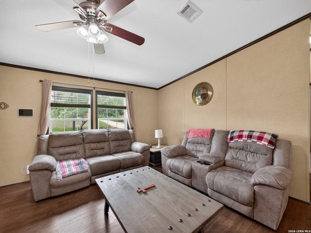 149 High Ridge Meadows Dr, Gonzales, TX 78629