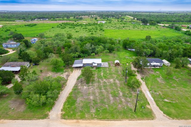 149 High Ridge Meadows Dr, Gonzales, TX 78629