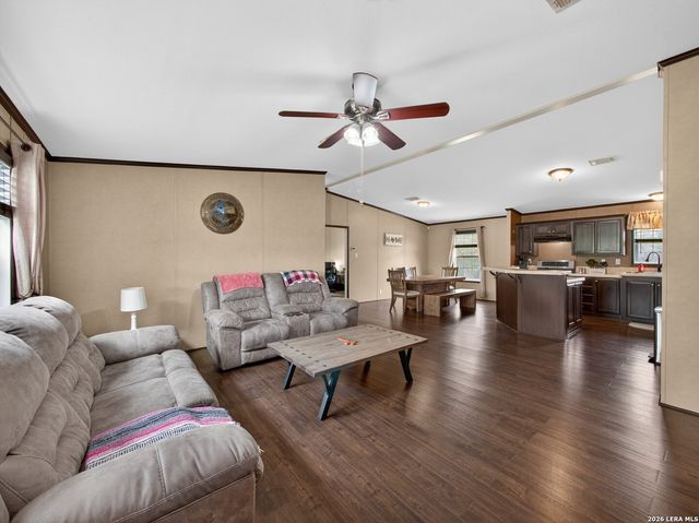 149 High Ridge Meadows Dr, Gonzales, TX 78629