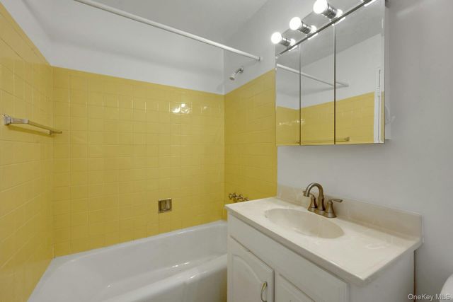 4 Consulate Drive 1B, Tuckahoe, NY 10707