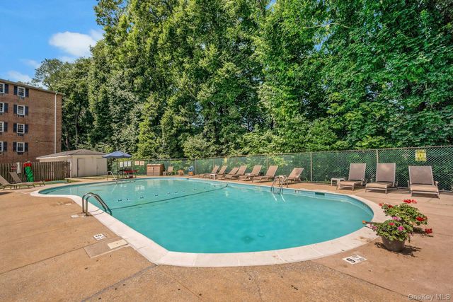 4 Consulate Drive 1B, Tuckahoe, NY 10707