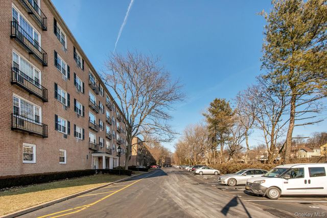 4 Consulate Drive 1B, Tuckahoe, NY 10707