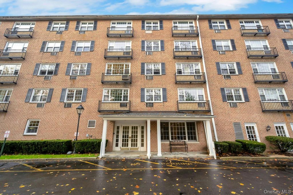 4 Consulate Drive 1B, Tuckahoe, NY 10707