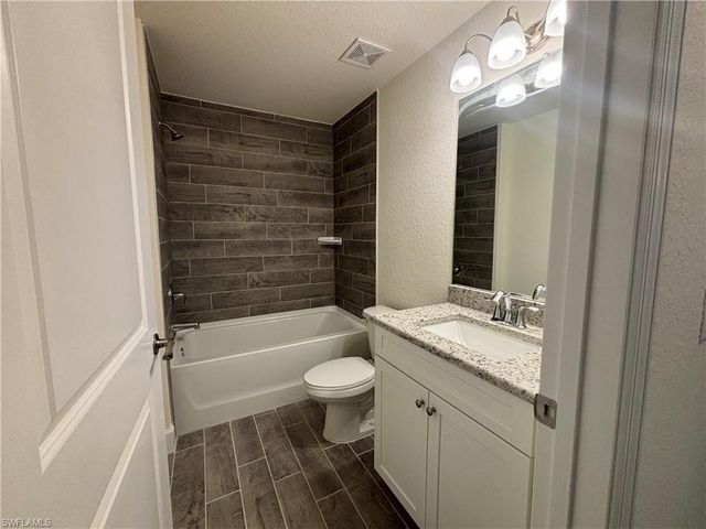 2711 20th ST SW, Lehigh Acres, FL 33976