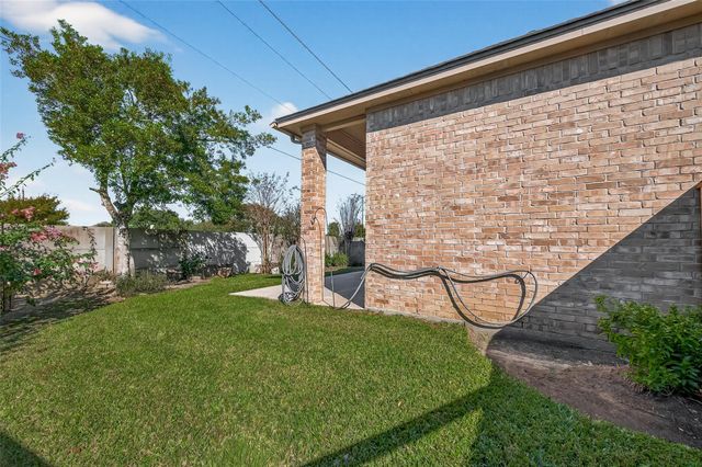 4011 Waterwood Drive, Baytown, TX 77521