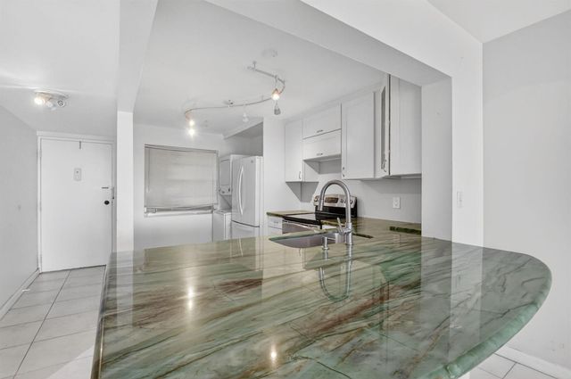 3581 S Ocean Boulevard 3c, South Palm Beach, FL 33480