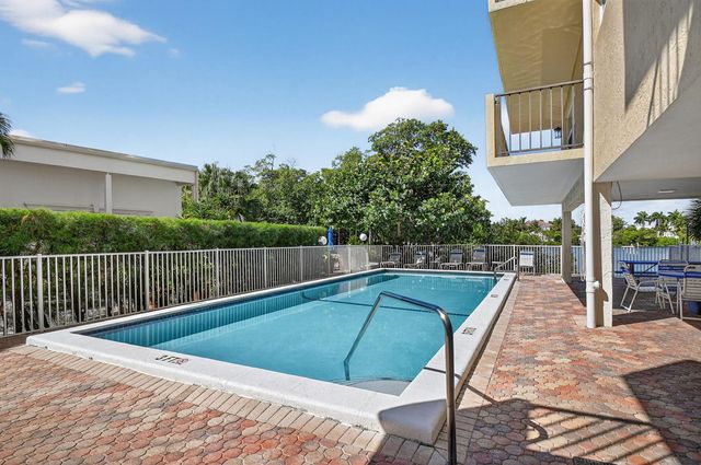 3581 S Ocean Boulevard 3c, South Palm Beach, FL 33480