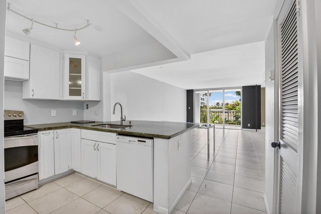 3581 S Ocean Boulevard 3c, South Palm Beach, FL 33480