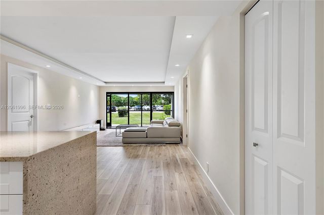 230 Lakeview Drive 106, Weston, FL 33326
