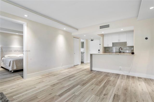 230 Lakeview Drive 106, Weston, FL 33326