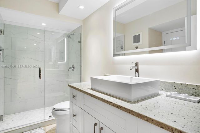 230 Lakeview Drive 106, Weston, FL 33326