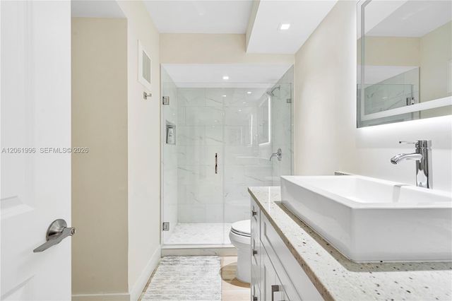 230 Lakeview Drive 106, Weston, FL 33326