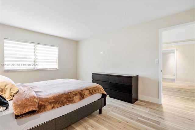230 Lakeview Drive 106, Weston, FL 33326