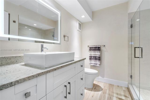 230 Lakeview Drive 106, Weston, FL 33326