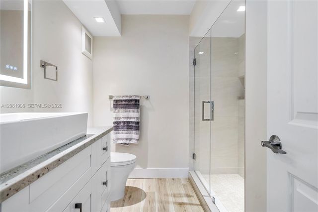 230 Lakeview Drive 106, Weston, FL 33326