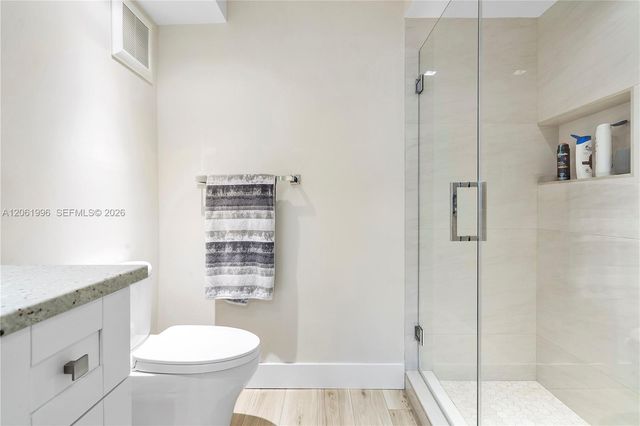 230 Lakeview Drive 106, Weston, FL 33326
