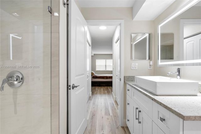 230 Lakeview Drive 106, Weston, FL 33326