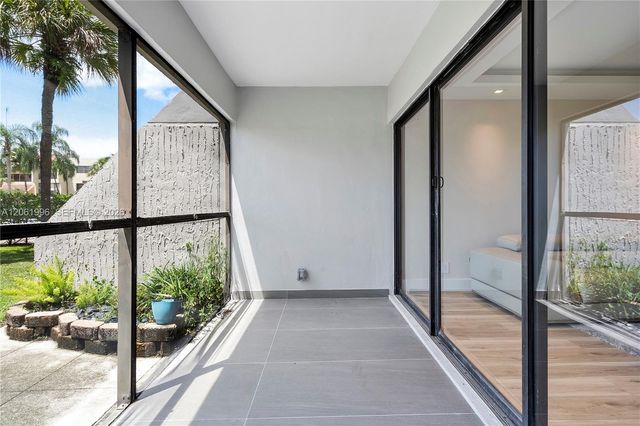 230 Lakeview Drive 106, Weston, FL 33326