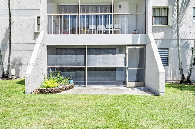 230 Lakeview Drive 106, Weston, FL 33326
