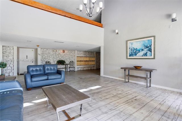 230 Lakeview Drive 106, Weston, FL 33326