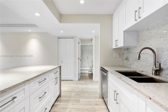 230 Lakeview Drive 106, Weston, FL 33326