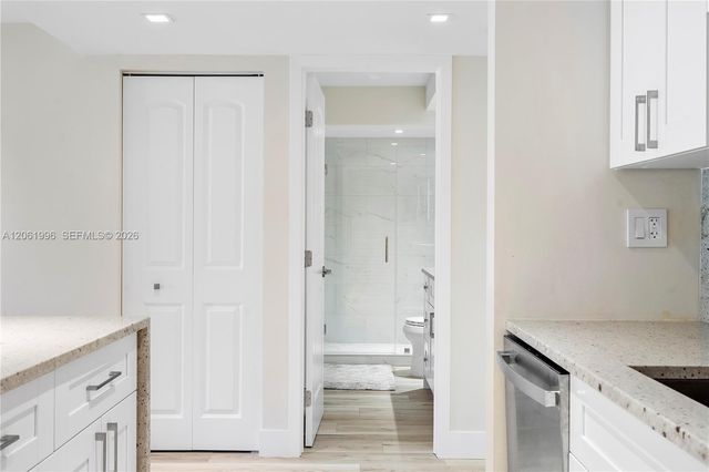 230 Lakeview Drive 106, Weston, FL 33326