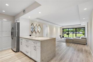 230 Lakeview Drive 106, Weston, FL 33326