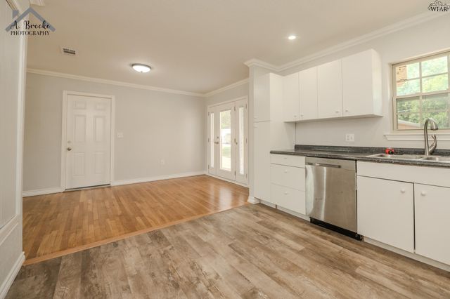 729 W 3RD STREET, Burkburnett, TX 76354
