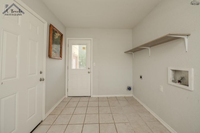 729 W 3RD STREET, Burkburnett, TX 76354