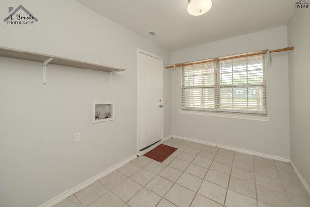 729 W 3RD STREET, Burkburnett, TX 76354