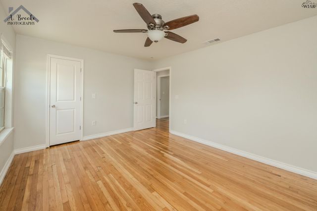 729 W 3RD STREET, Burkburnett, TX 76354