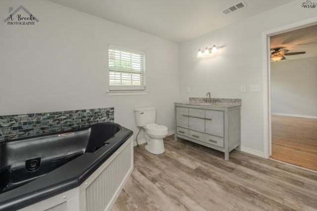 729 W 3RD STREET, Burkburnett, TX 76354