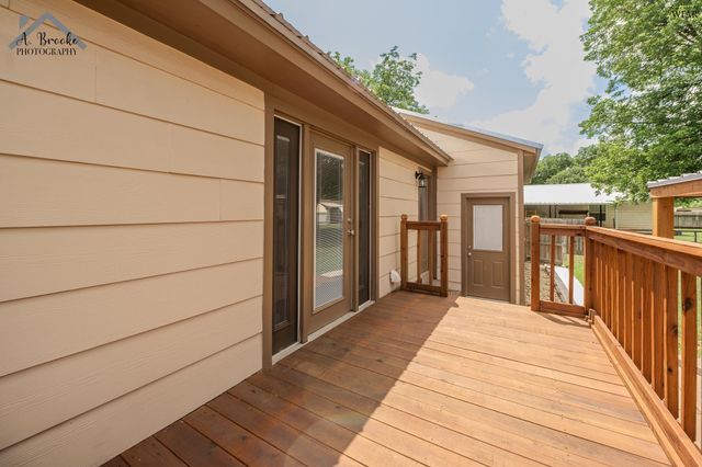 729 W 3RD STREET, Burkburnett, TX 76354