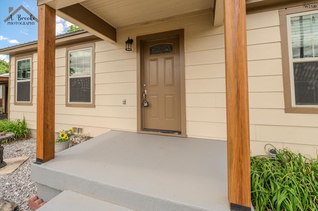 729 W 3RD STREET, Burkburnett, TX 76354